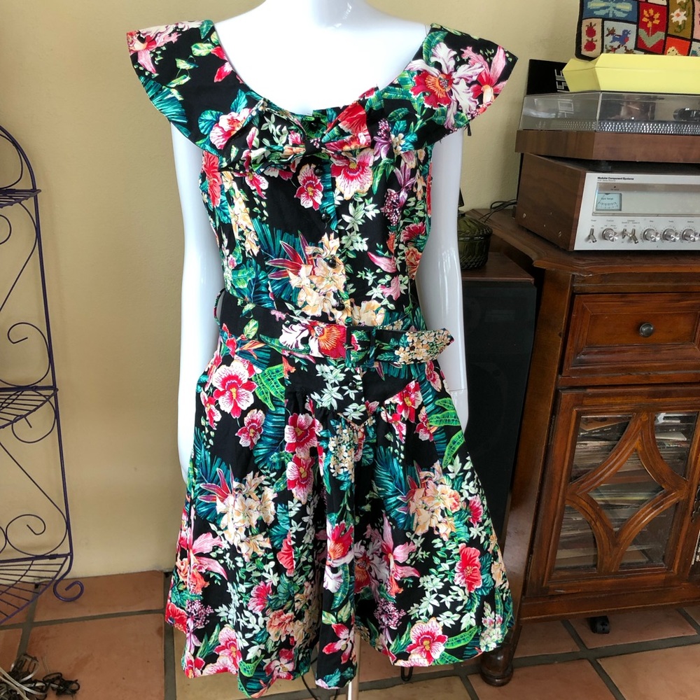 Size 16 Pacquette too! Floral 80's Dramatic Flower Print fit & flare dress